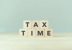 Tax preparer preparador de impuestos